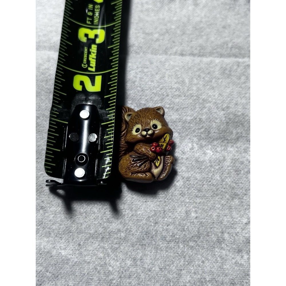 Cute Collectible Brooch Pin Fall Squirrel Holding Berries‎ Signed 1982 Hallmark - Picture 5 of 9